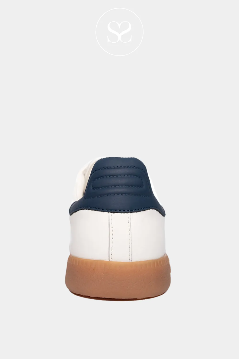 BACK 70 CLOUD NAVY AND WHITE LEATHER TRAINERS
